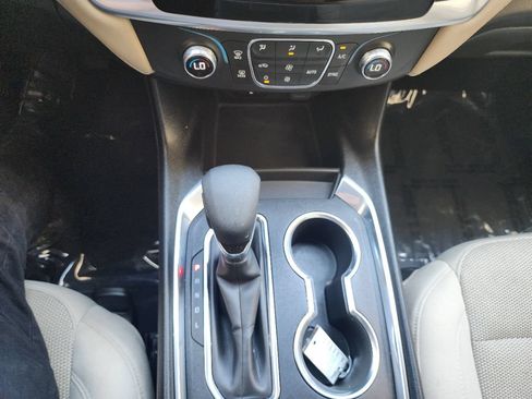 Used 2022 Chevrolet Traverse LS FWD image 19