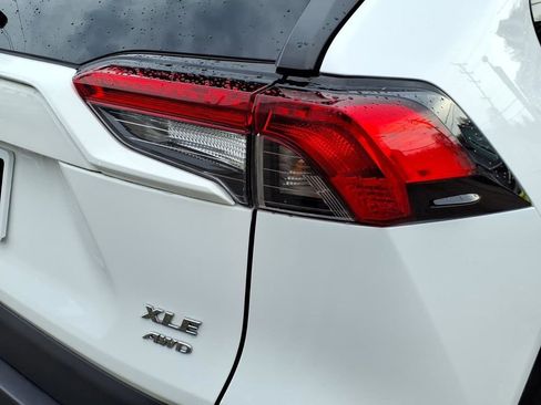 Used 2022 Toyota RAV4 XLE w/ Convenience Package image 10