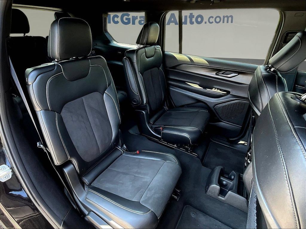Used 2023 Jeep Grand Cherokee L Laredo AWD/4WD image 28