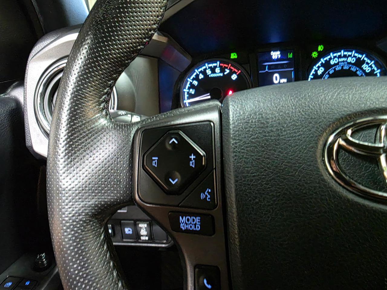 Used 2020 Toyota Tacoma TRD Sport AWD/4WD image 29