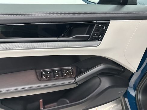 Used 2024 Porsche Cayenne Coupe image 11