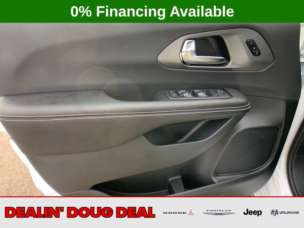 New 2026 Chrysler Pacifica Select w/ S Appearance Package AWD/4WD image 10