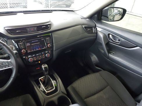 Used 2019 Nissan Rogue SV FWD image 14