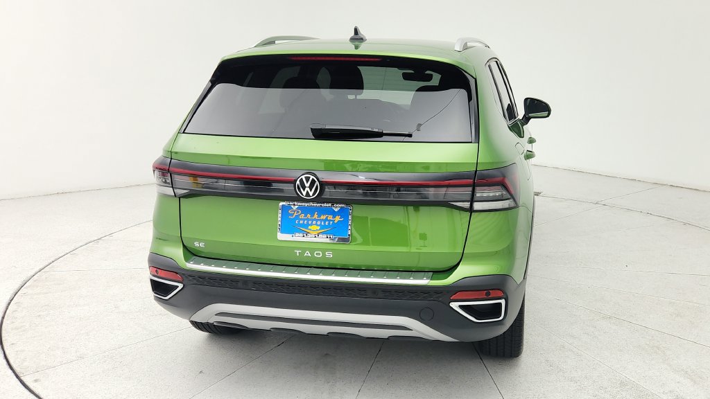 Used 2025 Volkswagen Taos SE FWD image 6