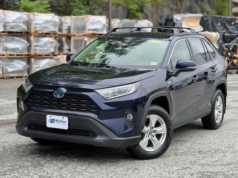 Used 2019 Toyota RAV4 XLE AWD/4WD image 1