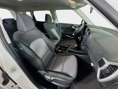 Certified 2025 Kia Soul LX w/ LX Technology Package image 25