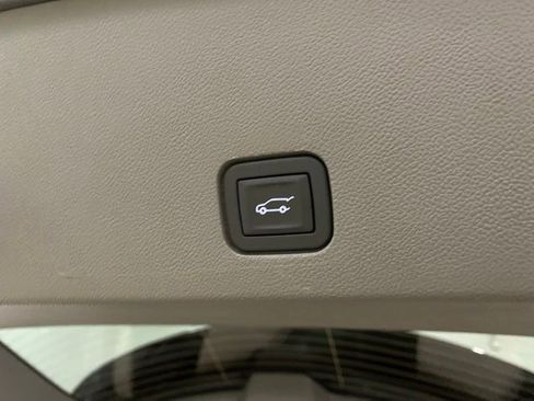 Used 2025 Cadillac XT6 Premium Luxury w/ Technology Package FWD image 10