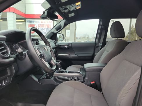 Used 2019 Toyota Tacoma TRD Off-Road w/ Technology Package image 21