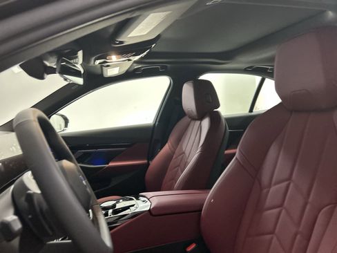 Used 2025 BMW 530i image 6