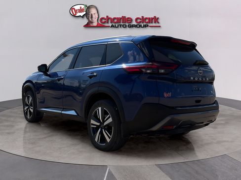Used 2023 Nissan Rogue SL FWD image 3