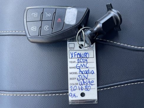Used 2024 GMC Acadia Elevation w/ Luxury Package image 22