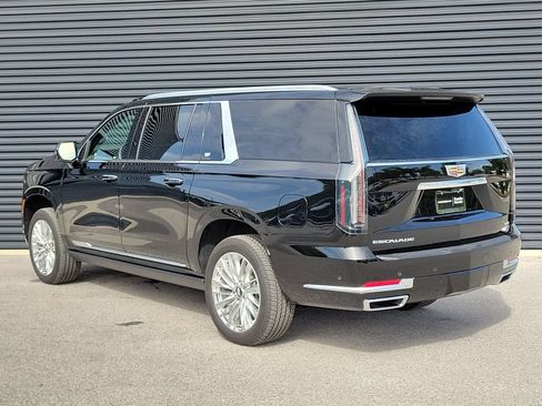 Used 2025 Cadillac Escalade ESV Premium Luxury w/ Touring Package AWD/4WD image 3