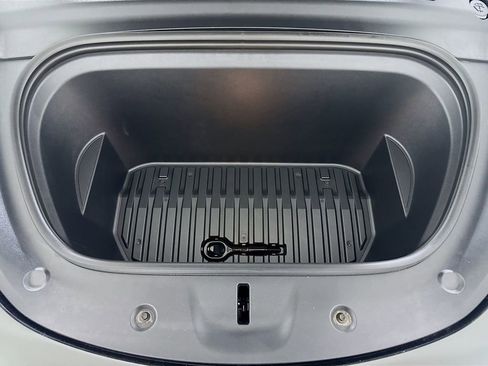 Used 2024 Tesla Model Y Long Range image 31