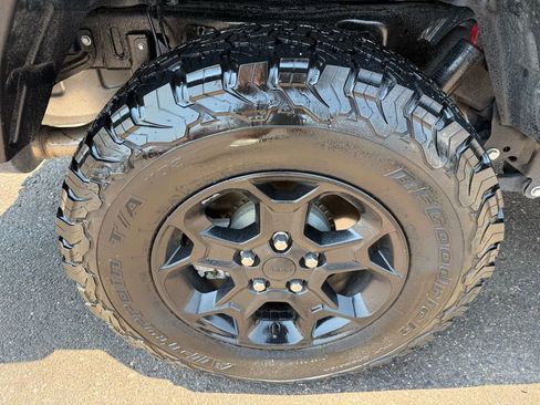 Used 2023 Jeep Gladiator Sport image 13