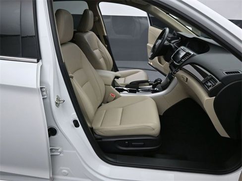 Used 2017 Honda Accord Touring image 39