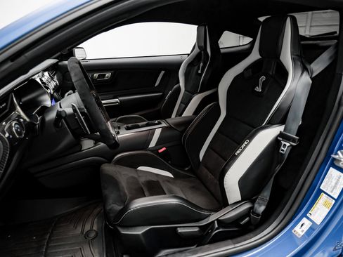 Used 2021 Ford Mustang Shelby GT500 w/ Carbon Fiber Track Pack image 40