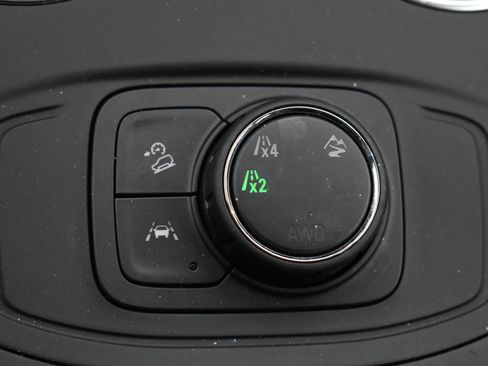 Used 2024 GMC Terrain SLE image 31