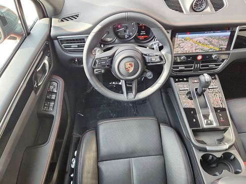 Certified 2025 Porsche Macan Turbo image 10
