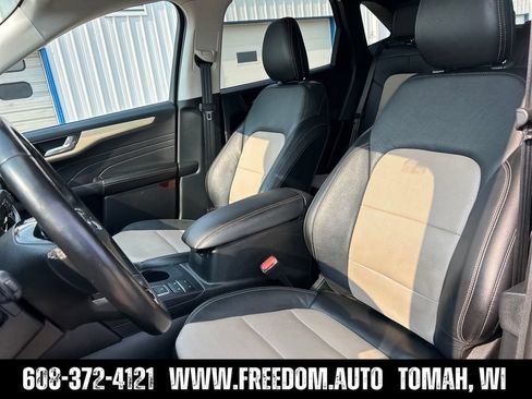 Used 2021 Ford Escape Titanium w/ Titanium Elite Package AWD/4WD image 11