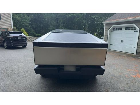 Used 2024 Tesla Cybertruck AWD Crew Cab image 4
