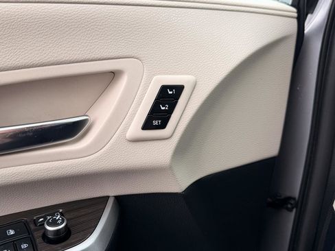 Used 2022 Toyota Sienna Platinum image 52