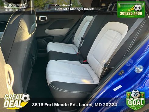 Used 2025 Hyundai Venue SEL FWD image 17