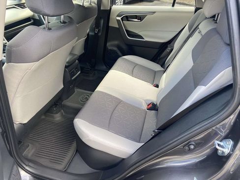 Used 2025 Toyota RAV4 XLE AWD/4WD image 18