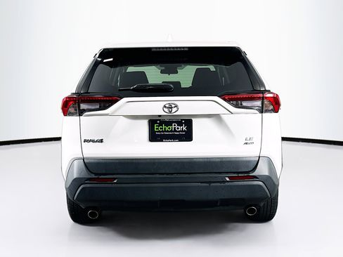 Used 2022 Toyota RAV4 LE image 7