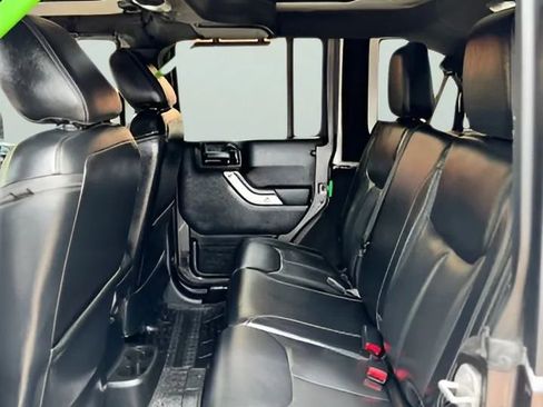 Used 2016 Jeep Wrangler Unlimited Rubicon w/ Connectivity Group AWD/4WD image 18
