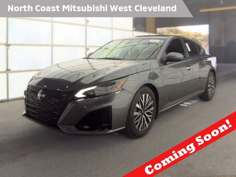 Used 2023 Nissan Altima 2.5 SV FWD image 1