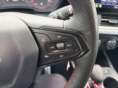 Used 2025 Chevrolet Trax RS w/ Sunroof Package image 24