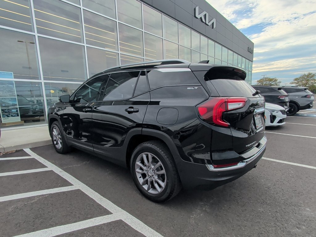 Used 2022 GMC Terrain SLT w/ Tech Package AWD/4WD image 3