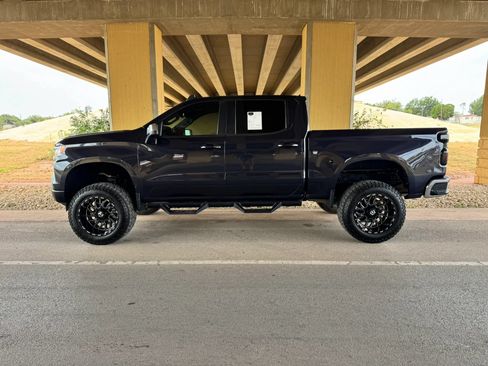 Used 2022 Chevrolet Silverado 1500 LT w/ Z71 Off-Road Package AWD/4WD image 6
