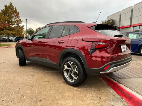 Used 2025 Chevrolet Trax LT image 8