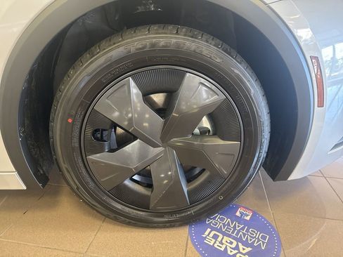 New 2025 Toyota Prius Plug-In Hybrid image 7