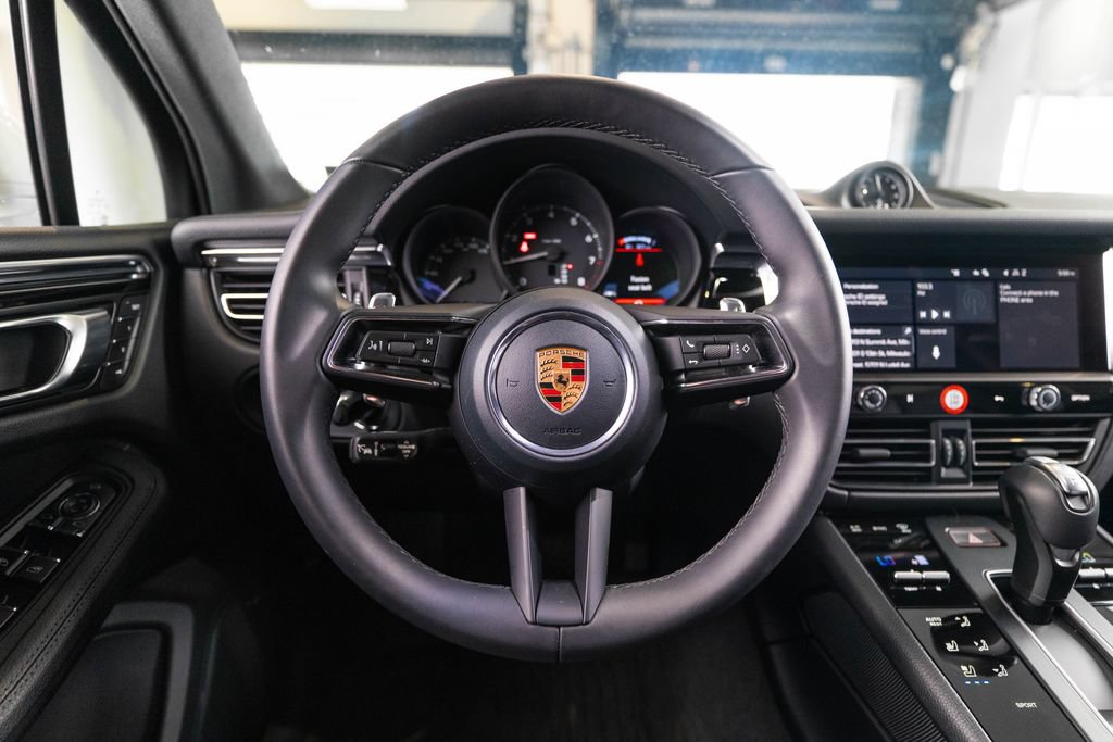 Certified 2026 Porsche Macan AWD/4WD image 32