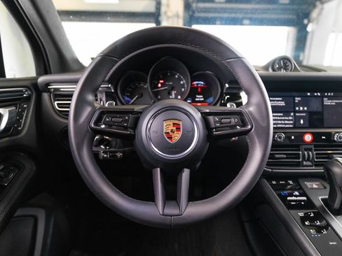 Certified 2026 Porsche Macan AWD/4WD image 32