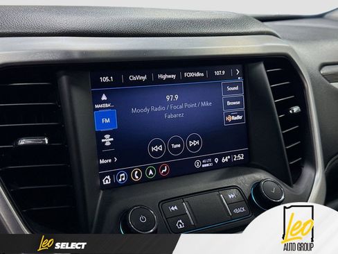 Used 2021 GMC Acadia SLT w/ Technology Package AWD/4WD image 18