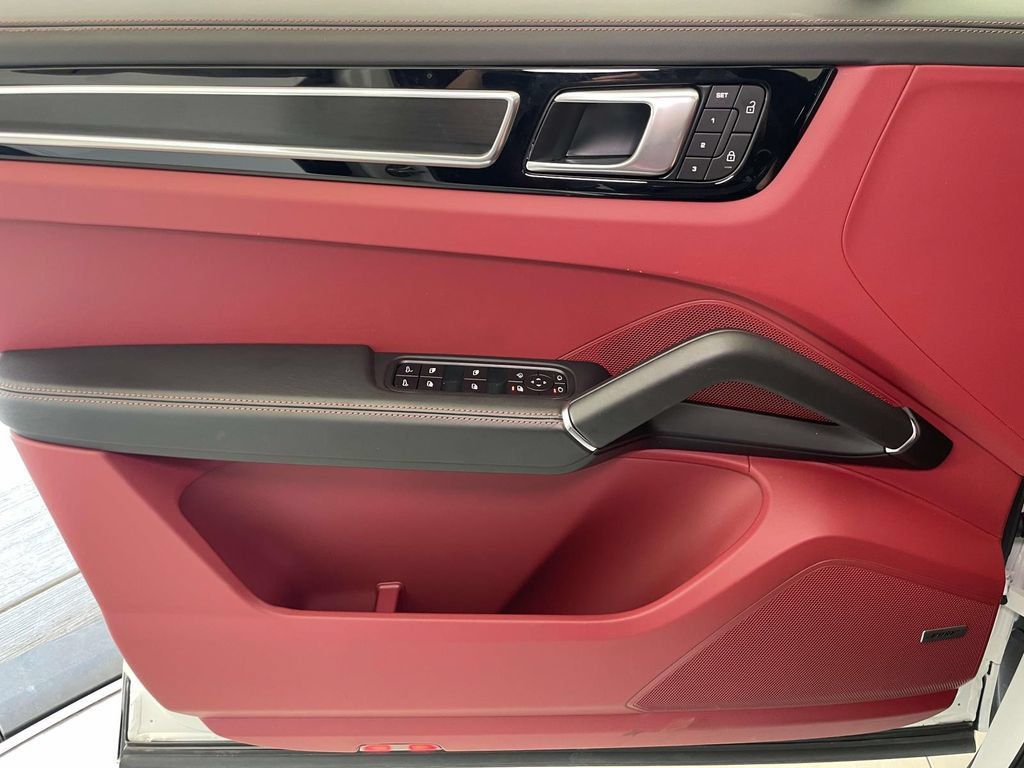 Certified 2023 Porsche Cayenne GTS AWD/4WD image 34