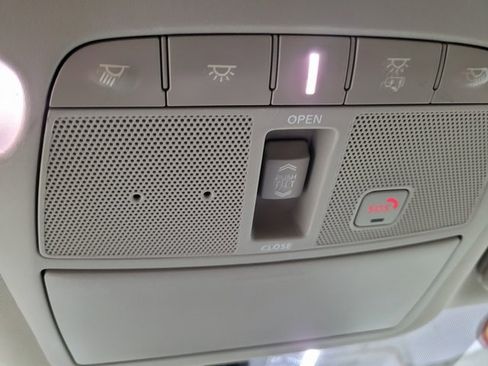 Used 2017 Nissan Murano Platinum image 39