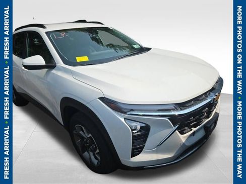 Used 2024 Chevrolet Trax LT FWD image 1