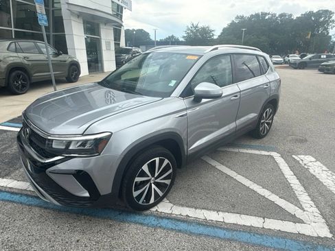 Certified 2023 Volkswagen Taos SE FWD image 28