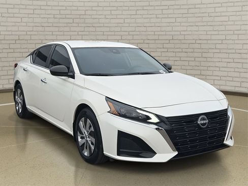 Certified 2025 Nissan Altima 2.5 S image 3