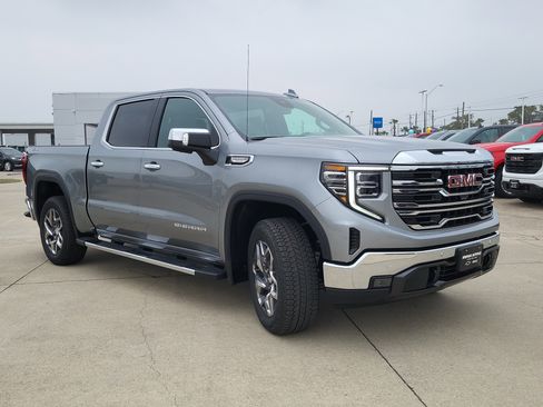 New 2026 GMC Sierra 1500 SLT image 3