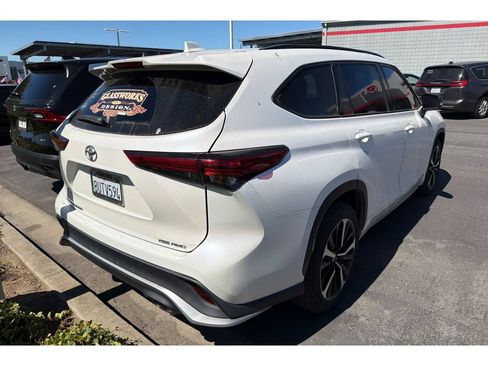 Used 2021 Toyota Highlander XSE AWD/4WD image 5