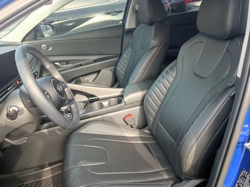 Used 2025 Hyundai Elantra Limited FWD image 6