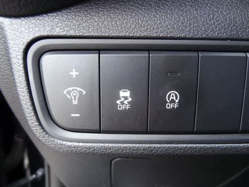 Used 2025 Kia Soul LX w/ LX Technology Package FWD image 14