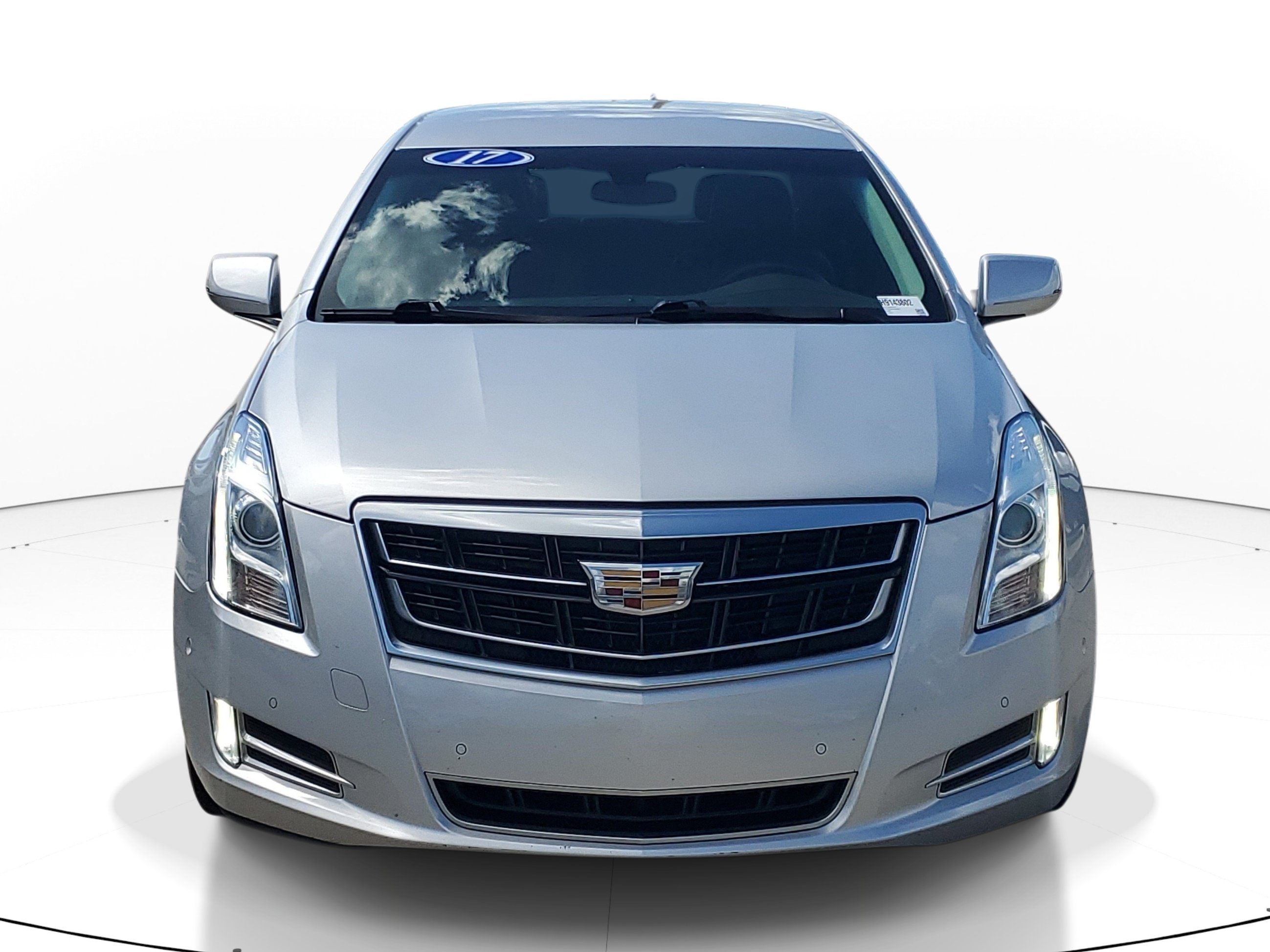 Used 2017 Cadillac XTS Luxury FWD image 2