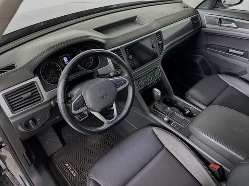 Used 2021 Volkswagen Atlas SE FWD image 2