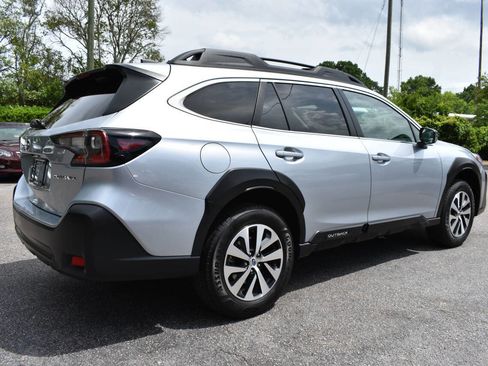 Used 2023 Subaru Outback Premium AWD/4WD image 3